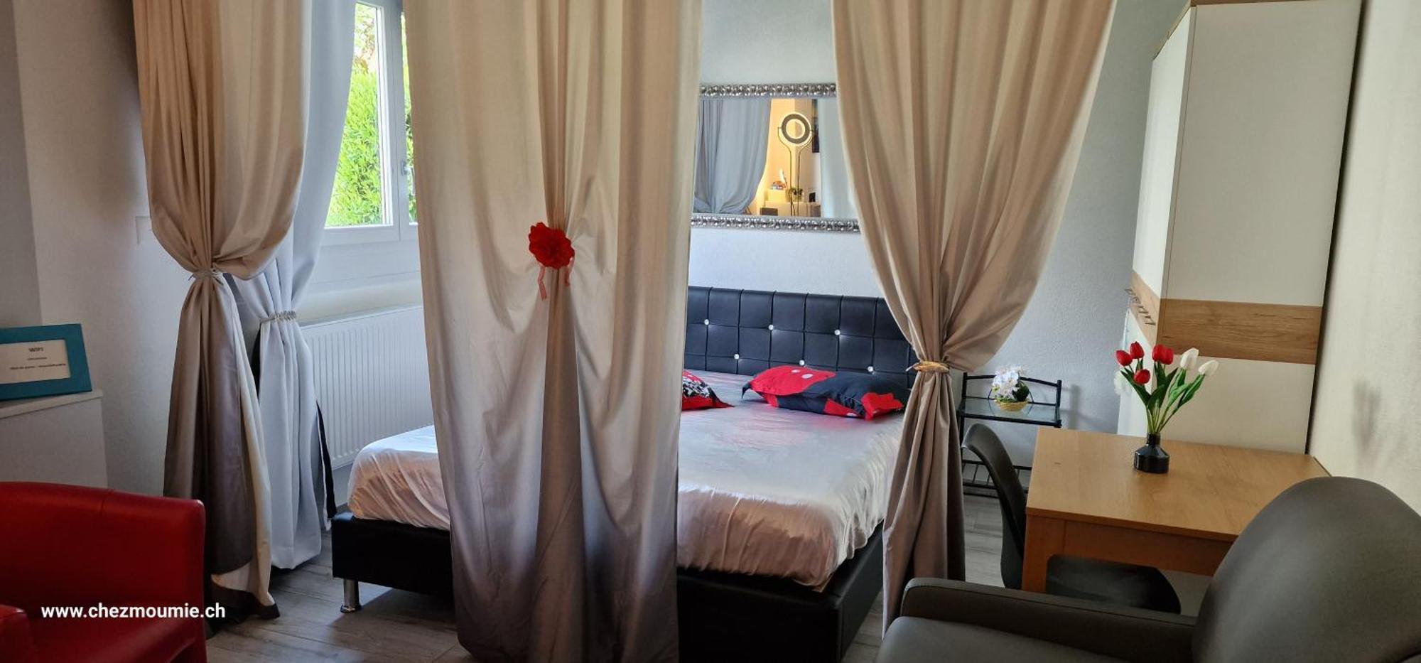 At Moumie Studio Furnished Quiet Place Parking And Jacuzzi And Pool Otel La Grande-Beroche Dış mekan fotoğraf