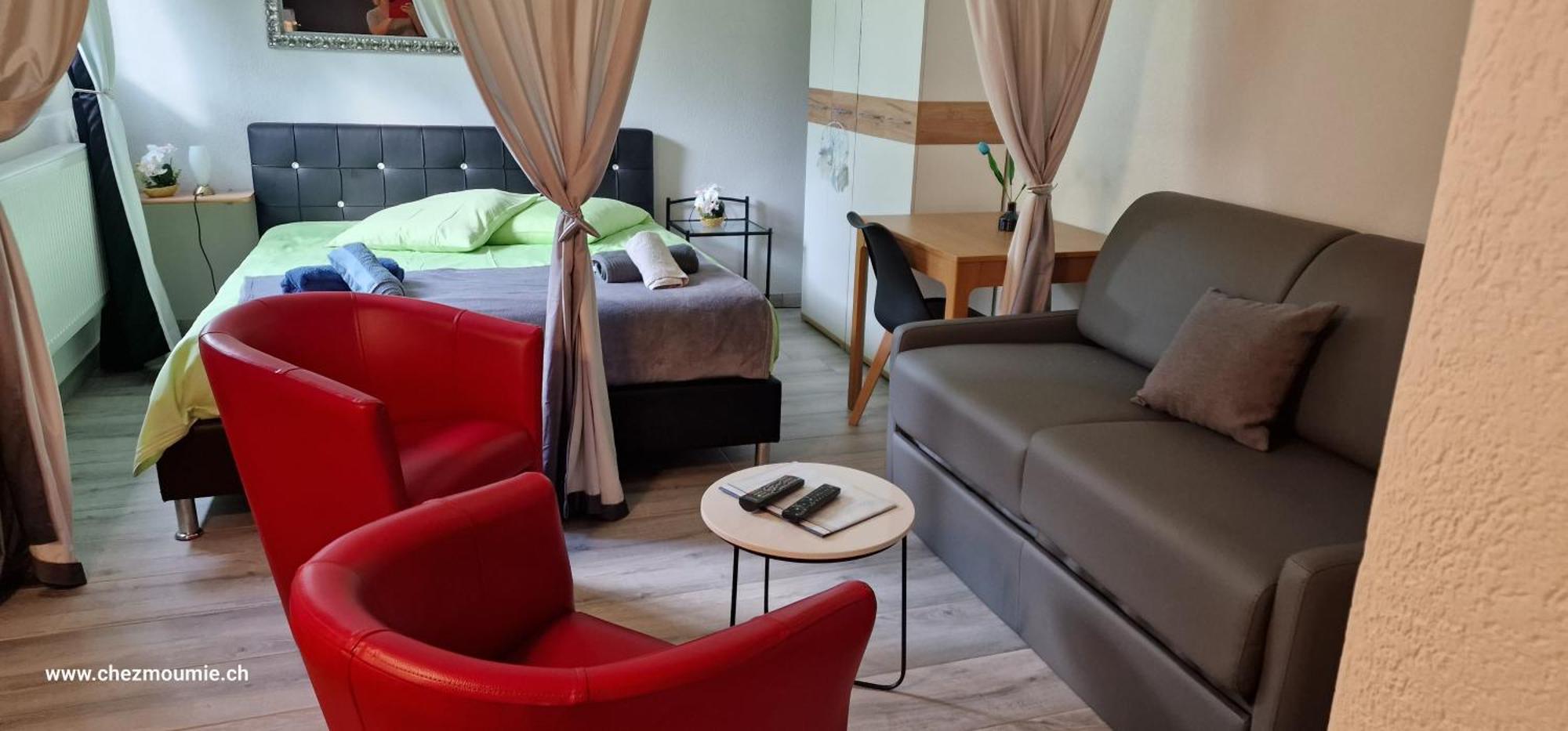 At Moumie Studio Furnished Quiet Place Parking And Jacuzzi And Pool Otel La Grande-Beroche Dış mekan fotoğraf